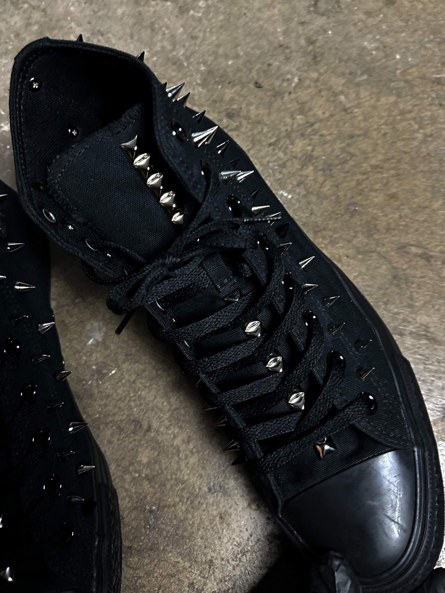 BLACK SPIKE STUDDED CONVERSE SIZE 11