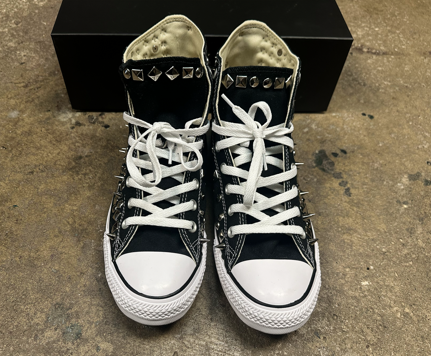 PUNX STUDDED CONVERSE