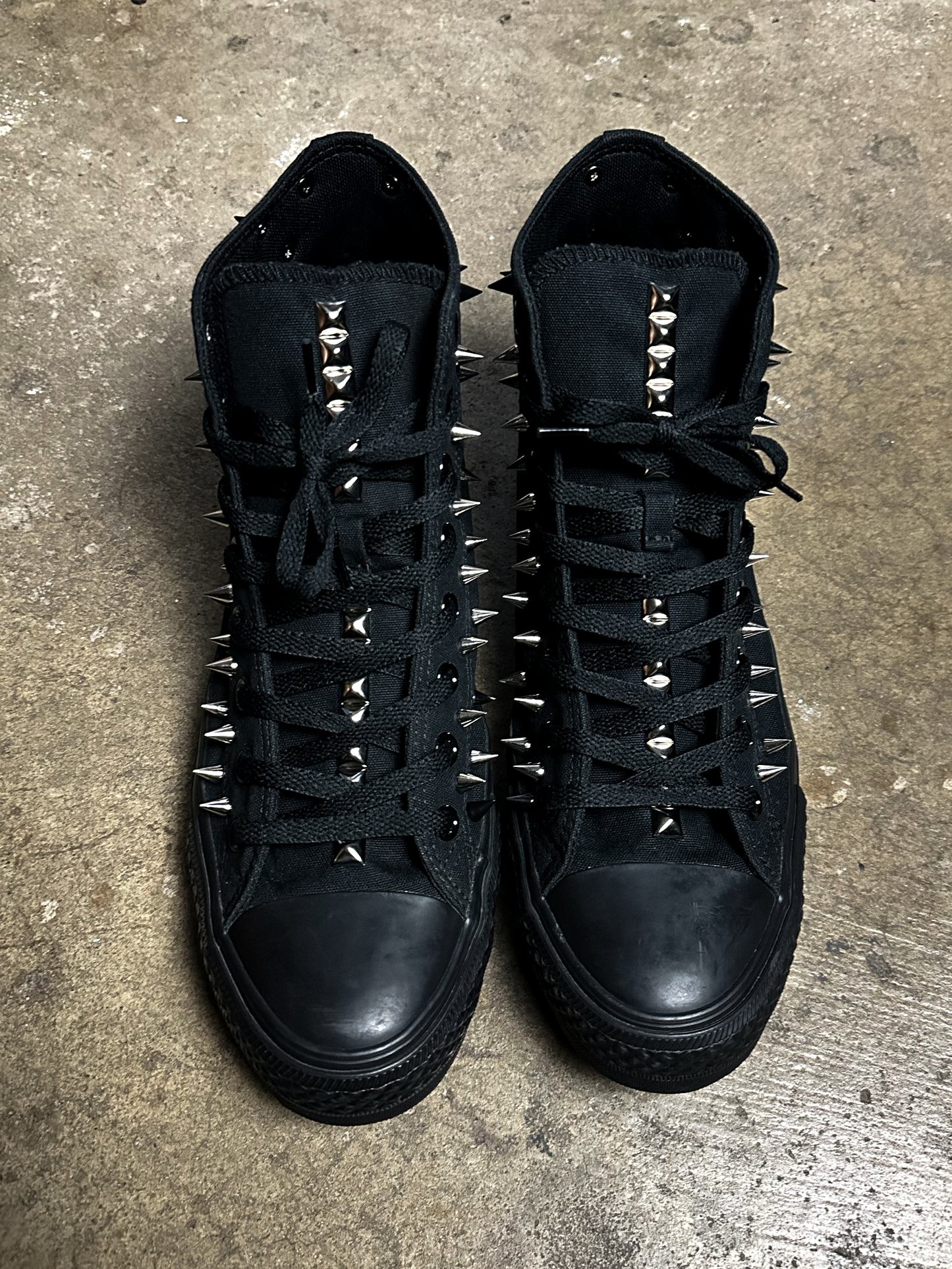 BLACK SPIKE STUDDED CONVERSE SIZE 11