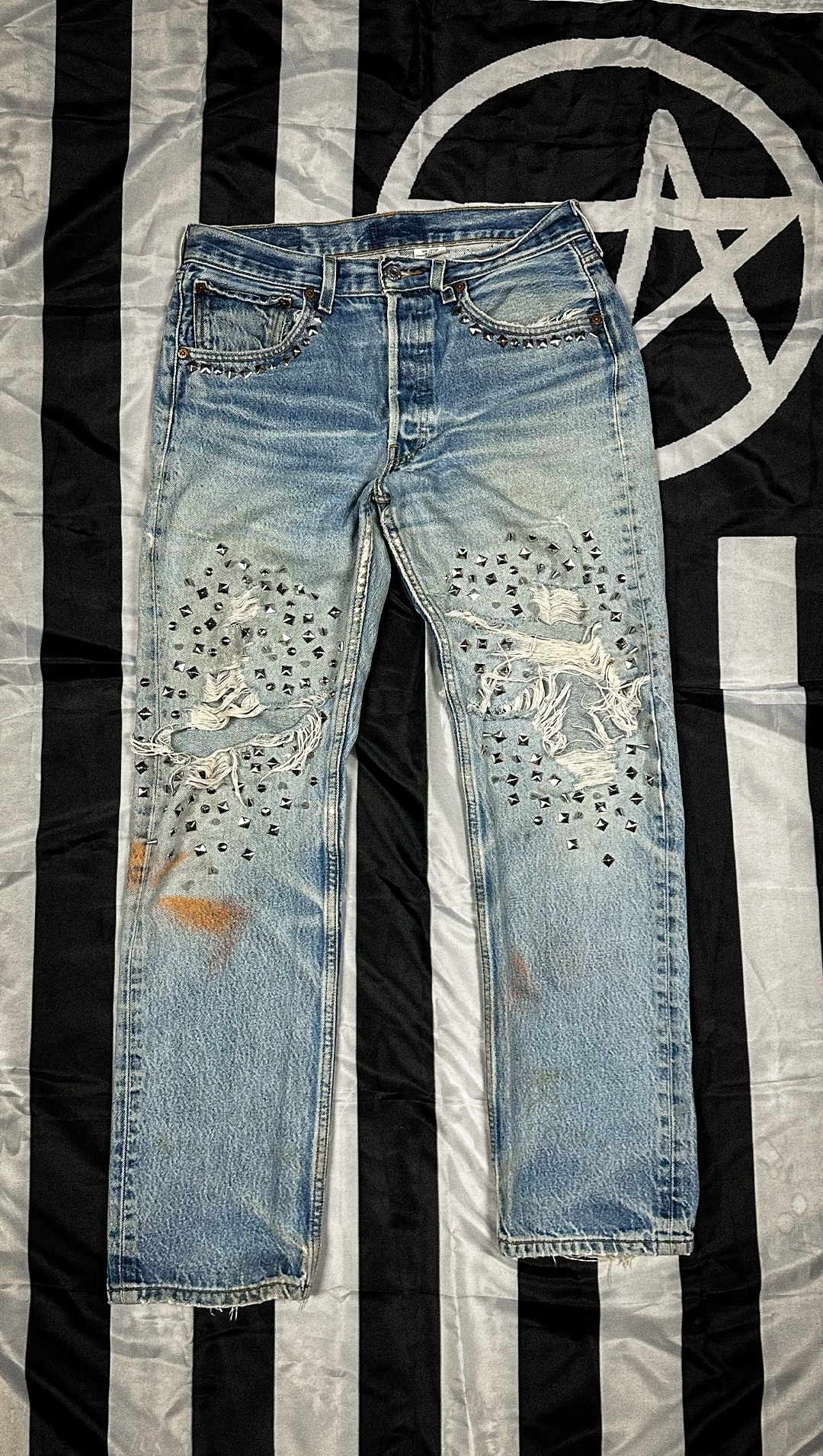 32 X 31 : ROADRASH STUDDED JEANS V2