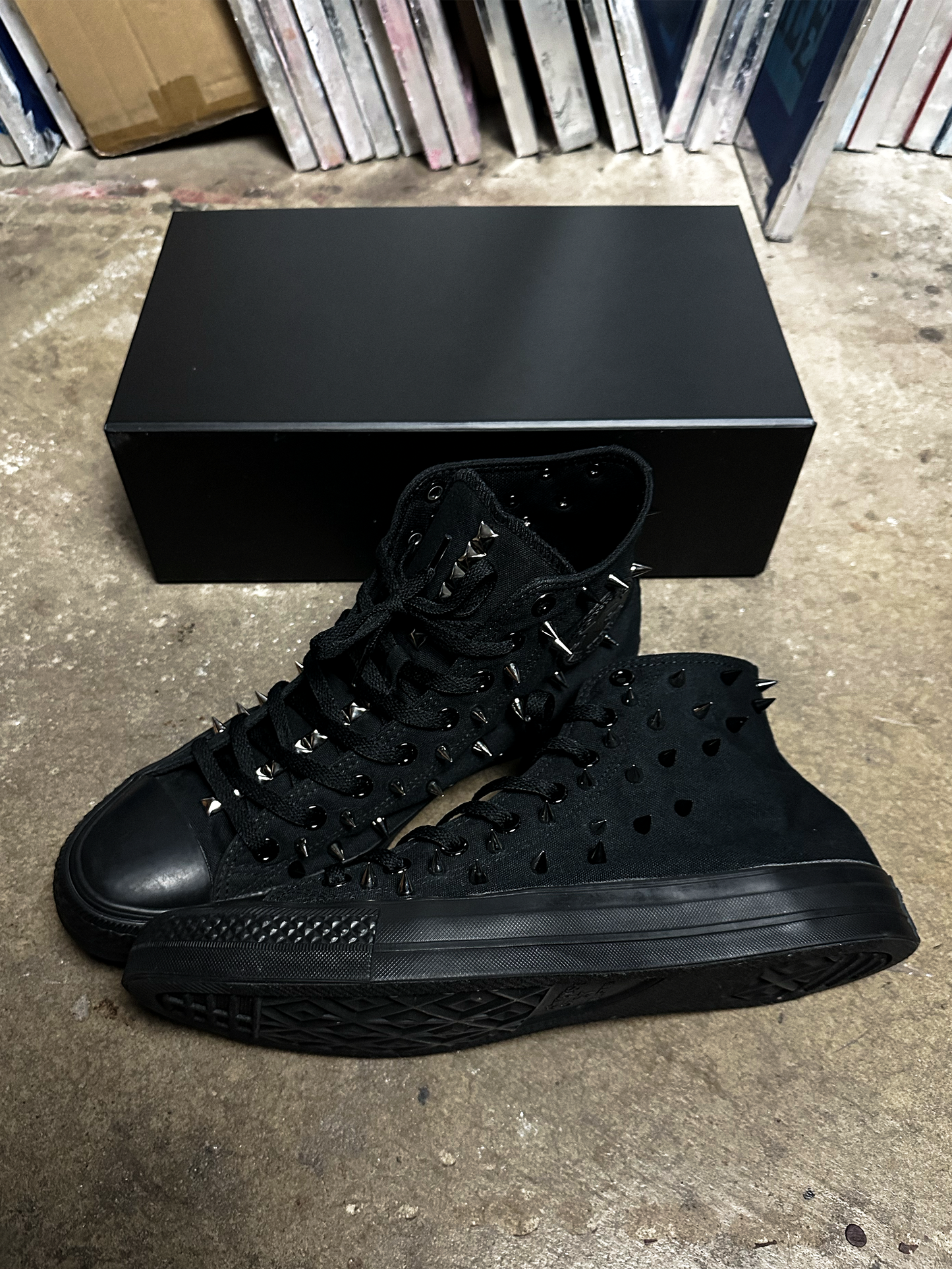 BLACK SPIKE STUDDED CONVERSE SIZE 11