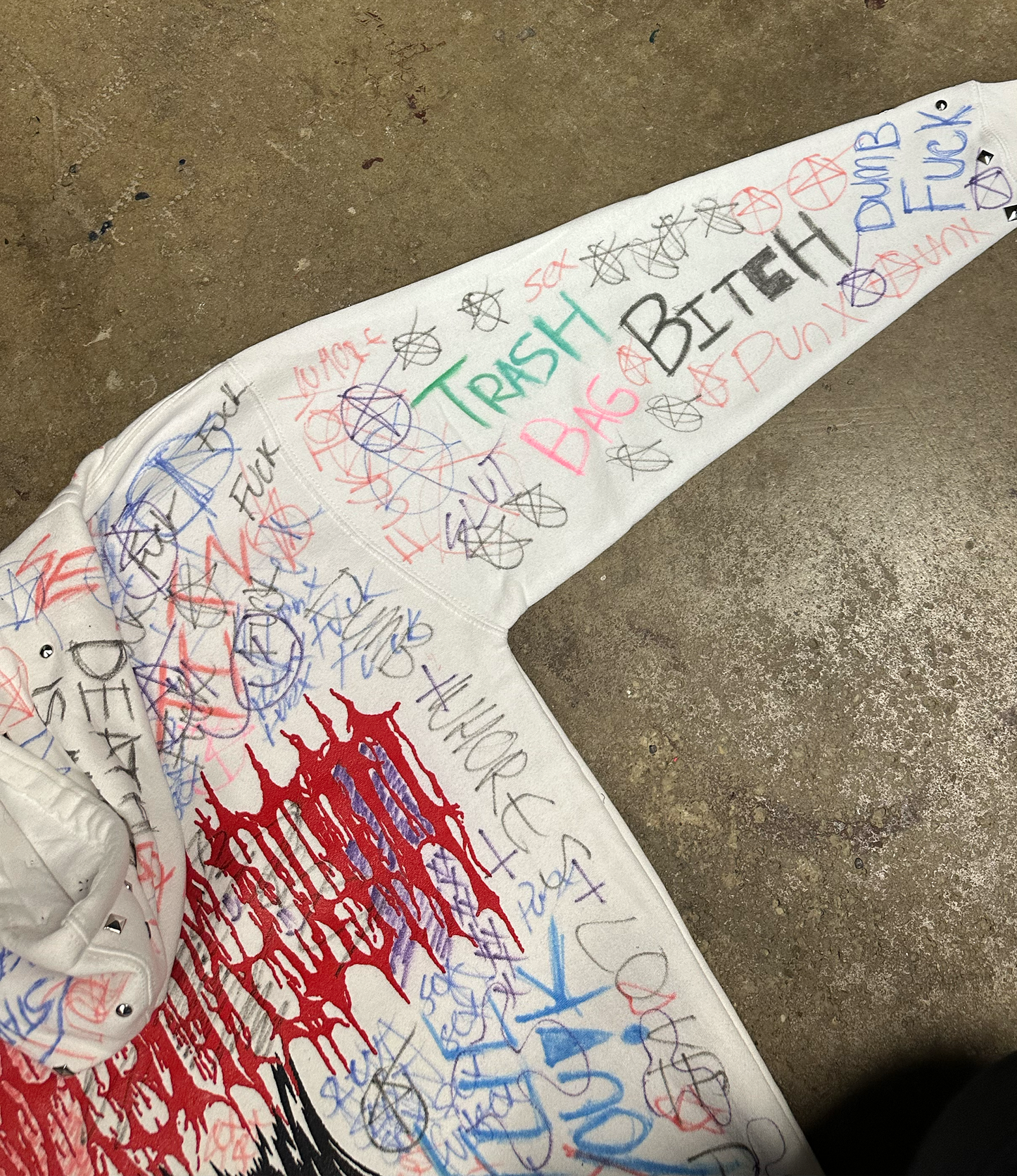 L : EXPLICIT GRAFFITI HOODIE