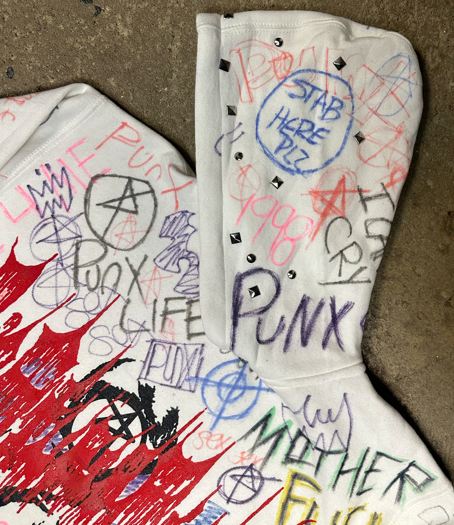 L : EXPLICIT GRAFFITI HOODIE