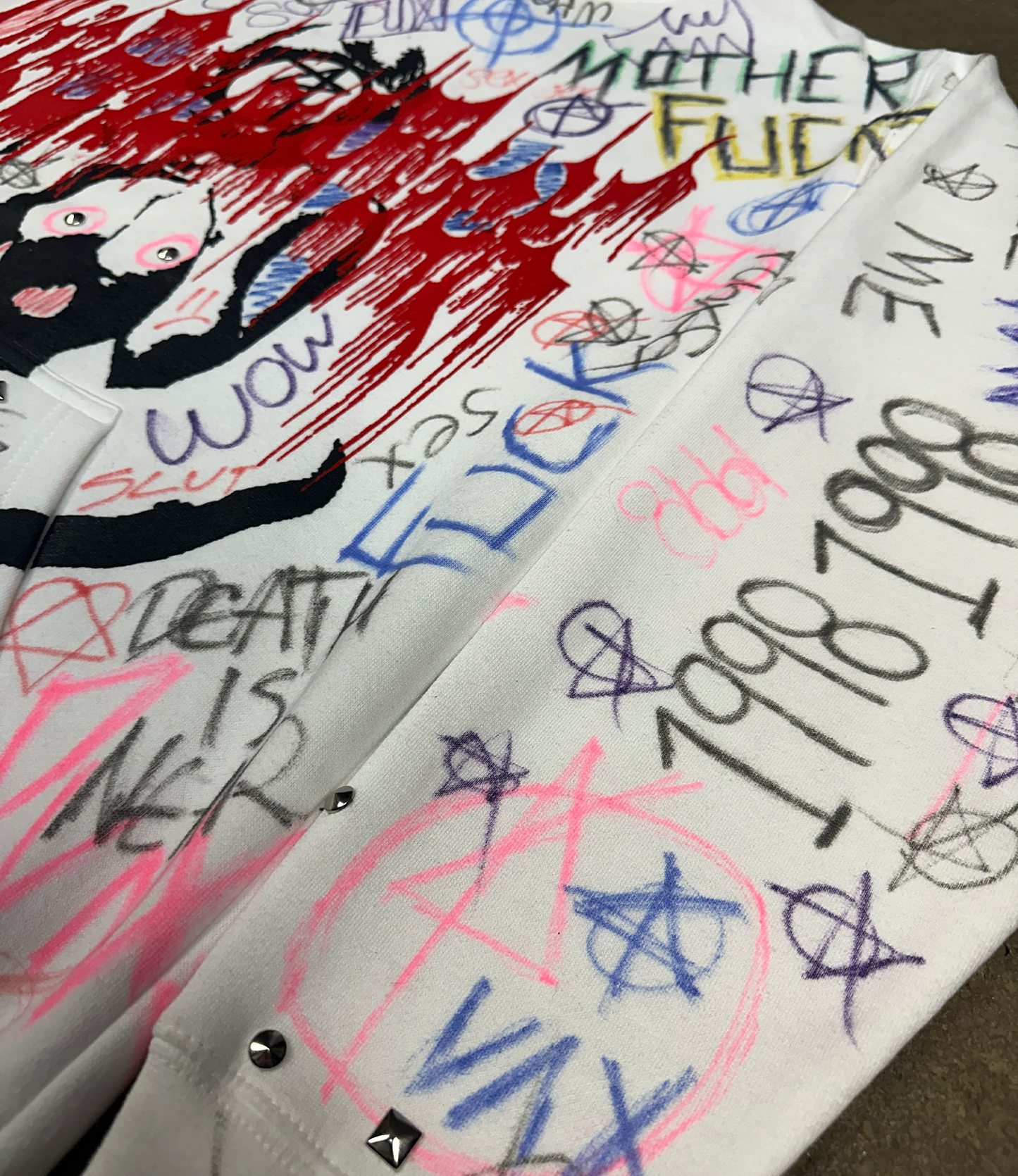 L : EXPLICIT GRAFFITI HOODIE