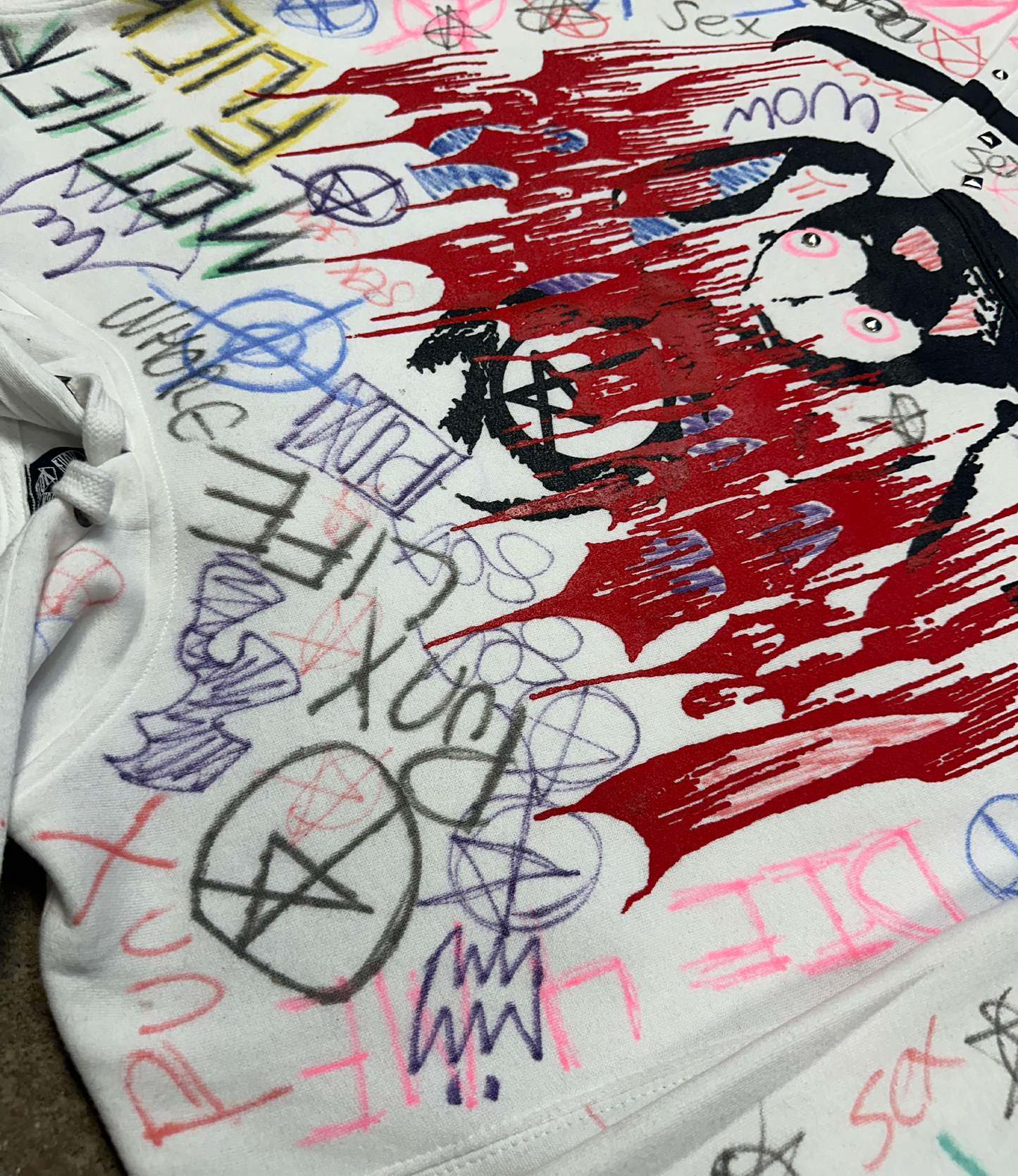 L : EXPLICIT GRAFFITI HOODIE