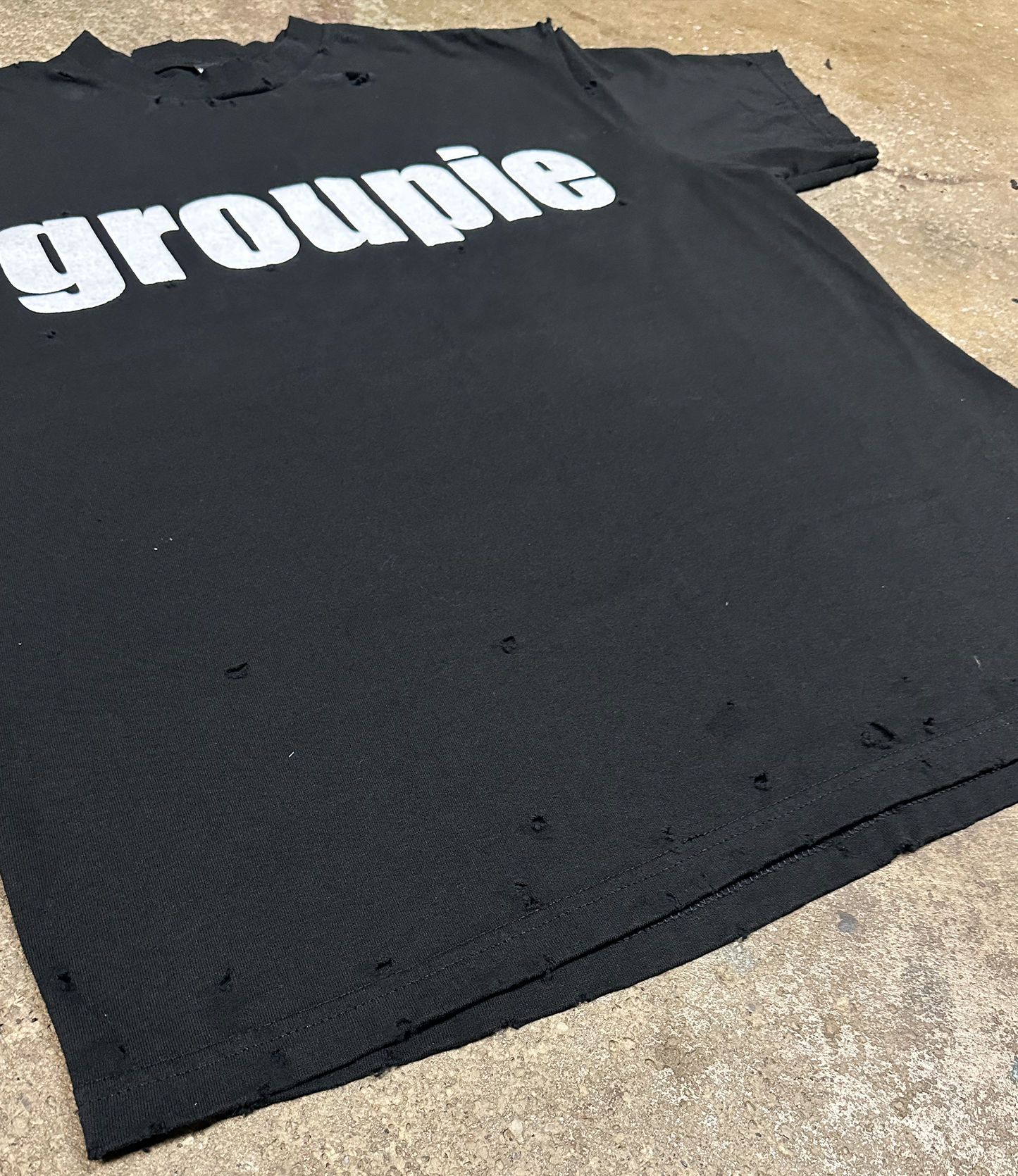 XL : THRASHED GROUPIE TEE