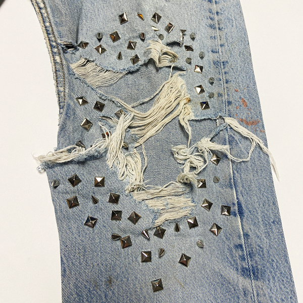 32 X 31 : ROADRASH STUDDED JEANS