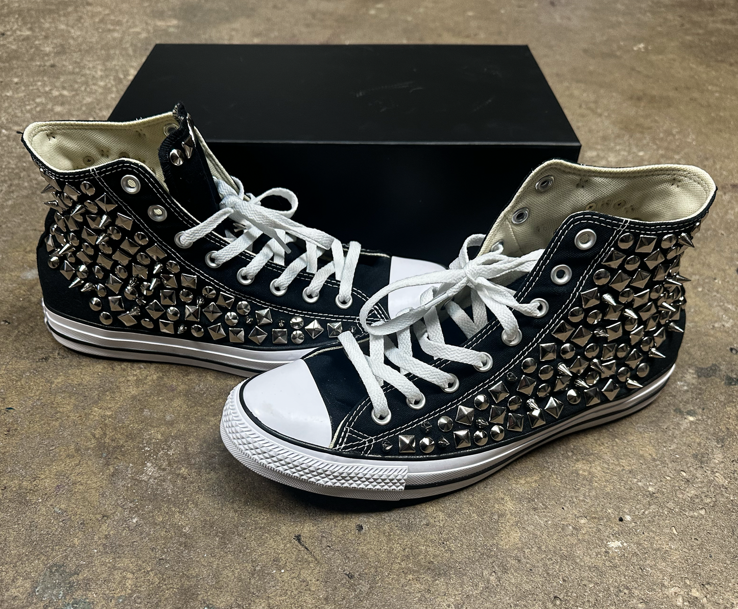 PUNX STUDDED CONVERSE