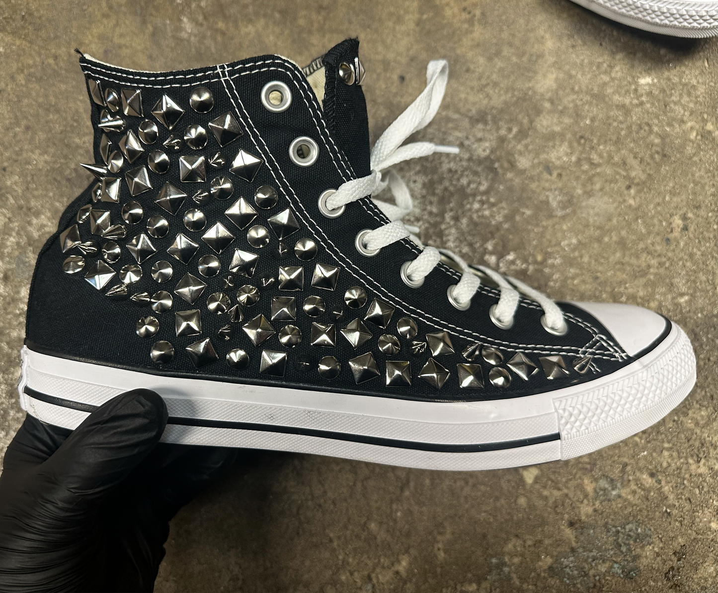 PUNX STUDDED CONVERSE